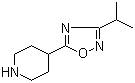 4-(3-异丙基-1,2,4-恶二唑-5-基)哌啶分子结构 (CAS 733748-92-0)