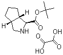 (1S,3aR,6aS)-八氢环戊烷并[c]吡咯-1-羧酸叔丁酯草酸盐分子结构 (CAS 907606-68-2)